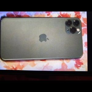 Selling my 11pro Max iPhone Apple.